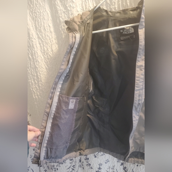 North Face Lightweight Jacket - Picture 5 of 5